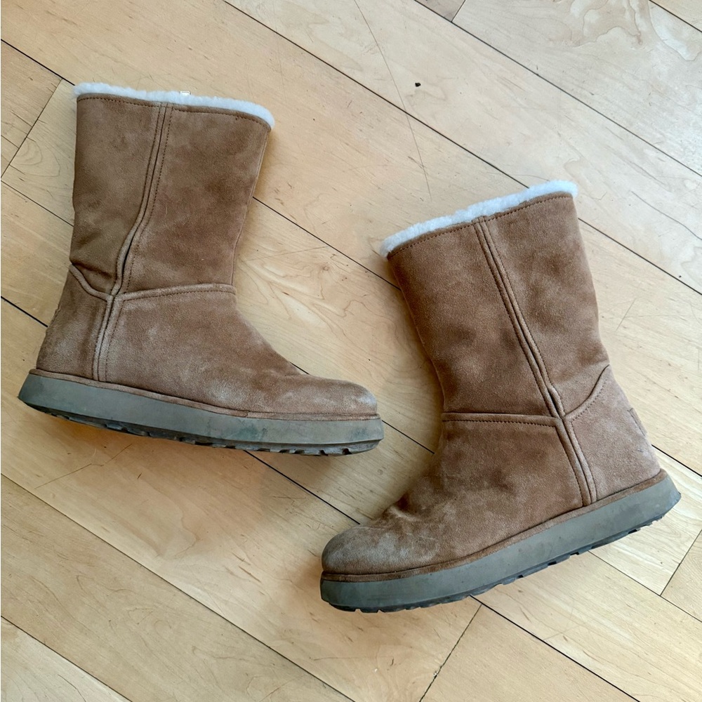 Ugg Classic Blvd size 8